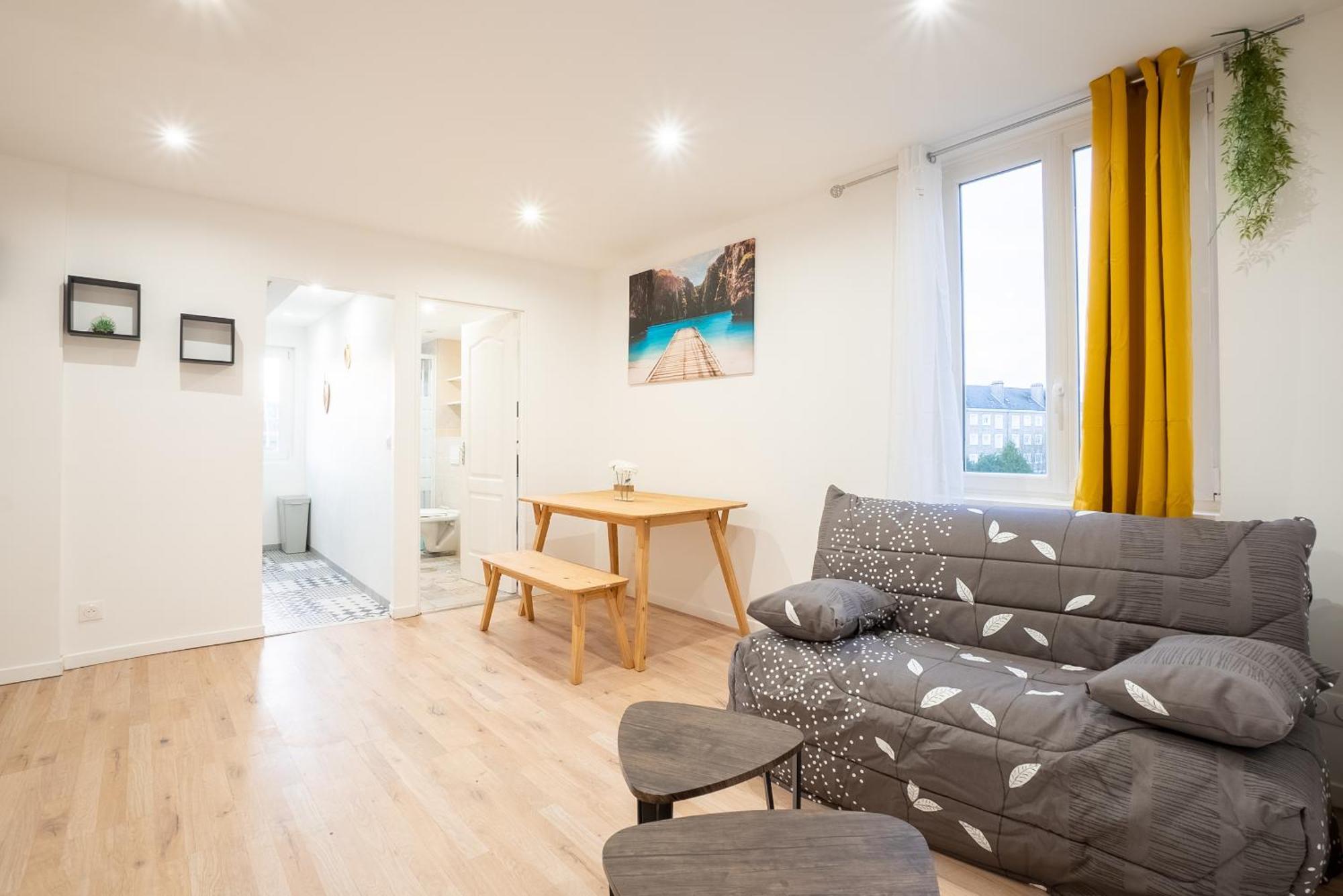 Budget Appart Avec Parking Au Centre-Ville Charleville-Mézières エクステリア 写真