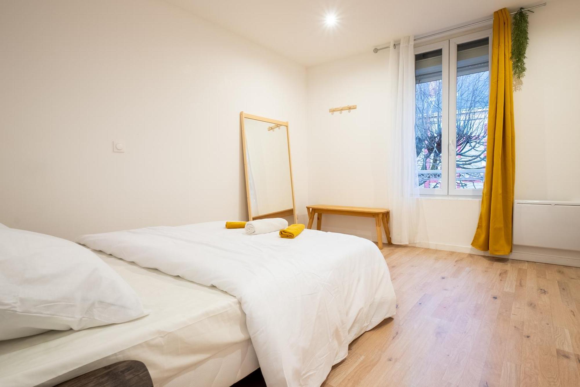 Budget Appart Avec Parking Au Centre-Ville Charleville-Mézières エクステリア 写真