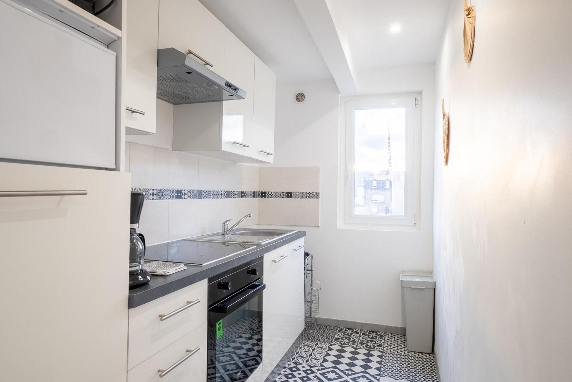 Budget Appart Avec Parking Au Centre-Ville Charleville-Mézières エクステリア 写真